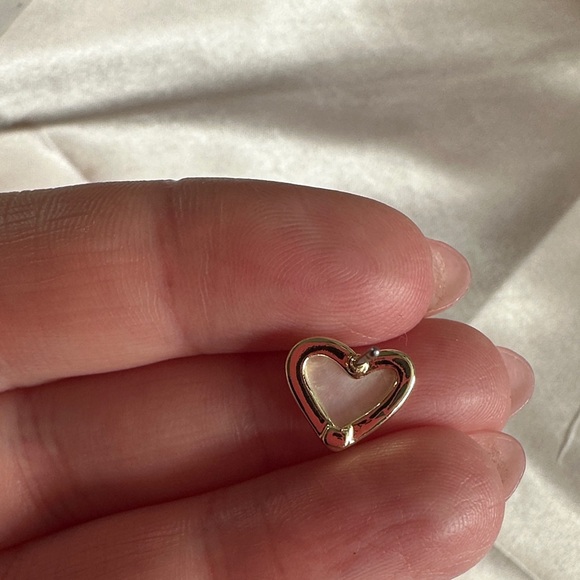 NWT - Kendra Scott Ari Heart Gold Stud Earrings in Ivory Mother-of-Pearl - Picture 6 of 6